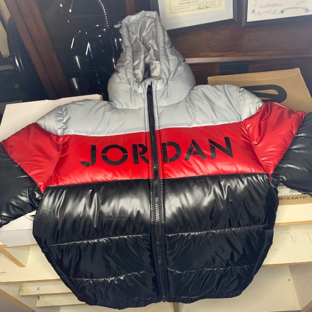 Air Jordan Puffer Jacket Boys Large